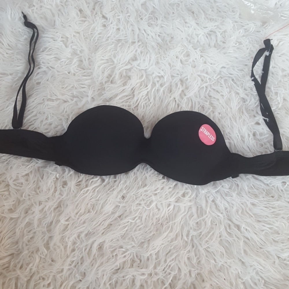 Black strapless bra